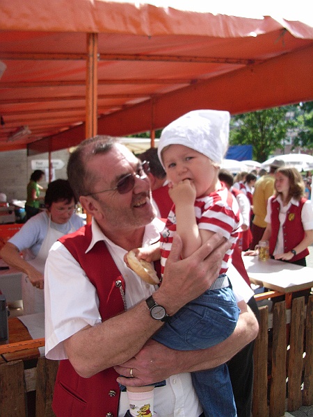 909 05 21 Marktplatzhocke (11).JPG